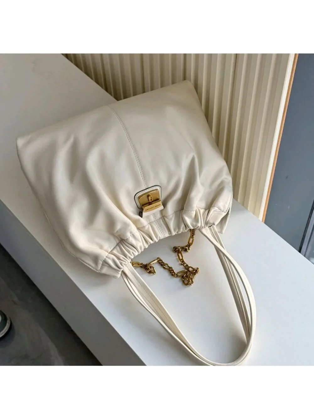 Marc Jacobs The Cristina Chain-Embellished Drawstring Leather Tote Ivory OS